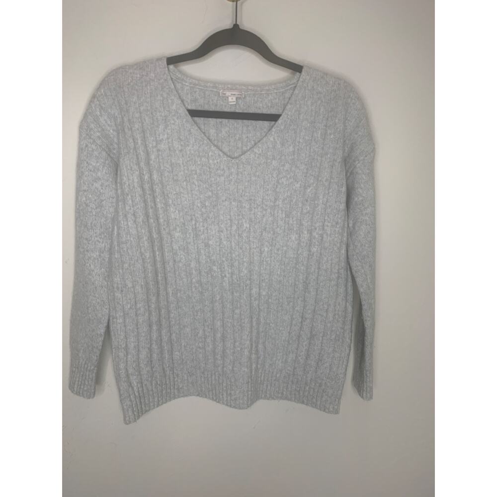 Gap Pale Gray V Neck Sweater Sz Small Cozy Wool Blend Minimalism Preppy - Picture 5 of 8